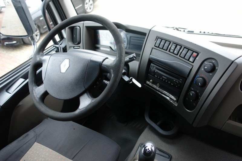 Renault Premium 280DXi hűtős teherautó, Carrier Supra 950 kézi sebességváltó, Emelőhátfal 1,5t, Elektromos rolling kapu