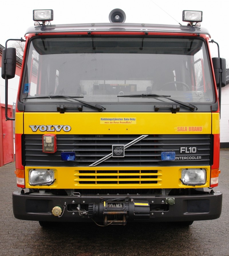 Volvo FL 10 wóz gaśniczy straż pożarna zbiornik 4200l pompa Rosenbauer hak holowniczy
