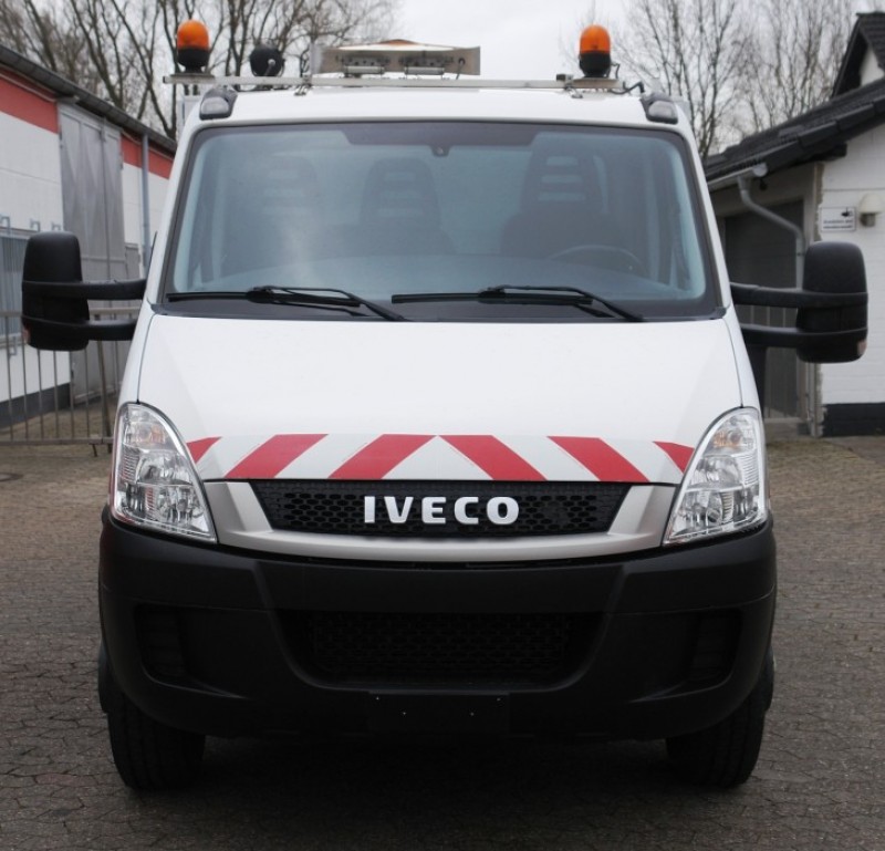 Iveco شاحنة  IVECO Daily 65C18 قلاب مع صندوق ادوات