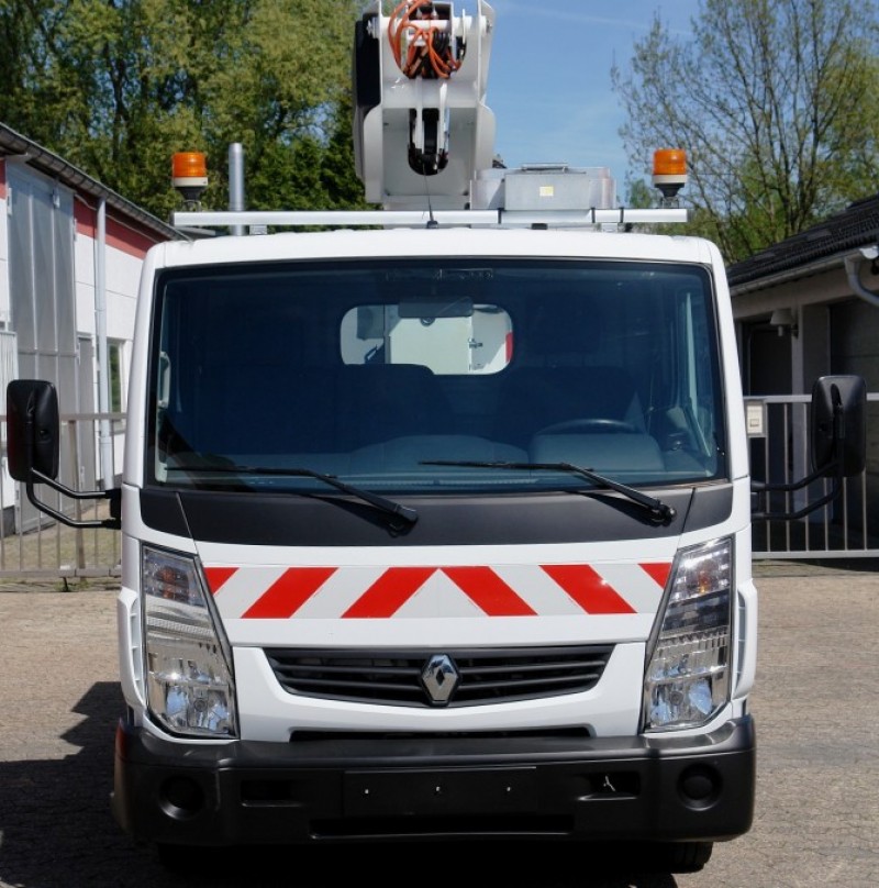 Renault Maxity 120.35 Plataforma sobre camión 9,80m Capacidad de carga 200kg Aire acondicionado EURO5