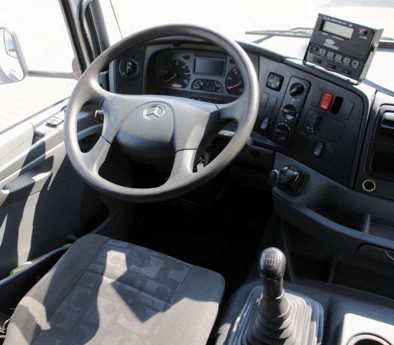 Mercedes-Benz Axor 1829 NL samochód ciężarowy chłodnia 9,70m Carrier Supra 950Mt Manualna skrzynia biegów, Klimatyzacja, Winda załadowcza