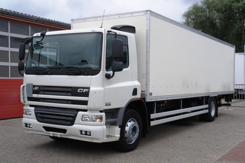 DAF CF 75.310 Camion furgon 8,80m transmisie manuala Lift hidraulic 2000kg 