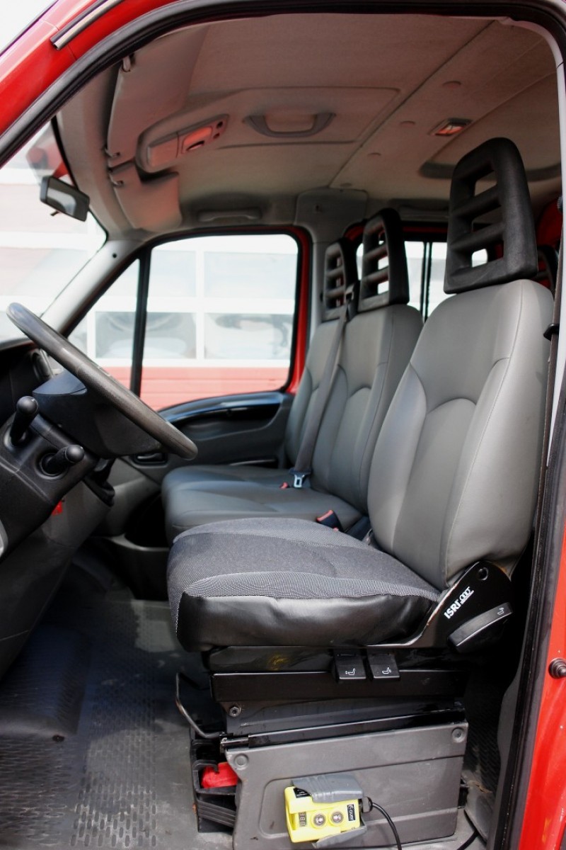 Iveco Daily 35C13 Dupla kabin billenős teherautó 7 hely Légkondicionáló Vontatóhorog 
