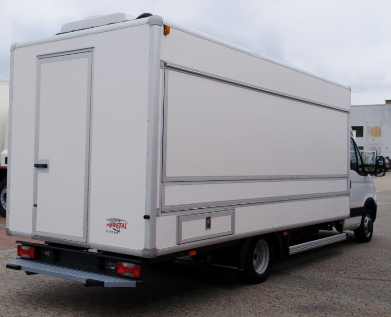 Iveco Daily 50C15! véhicule de vente de 5 mètres de comptoir réfrigéré !