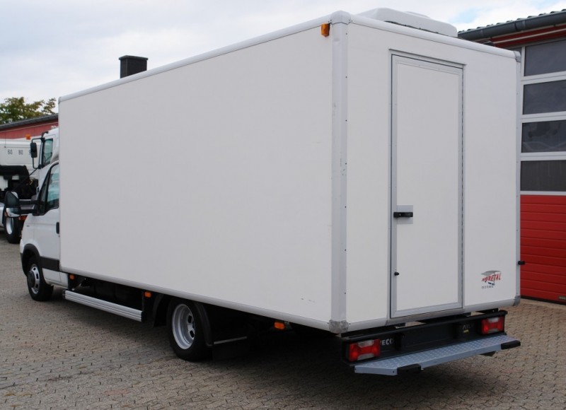 Iveco Daily 50C15! véhicule de vente de 5 mètres de comptoir réfrigéré !
