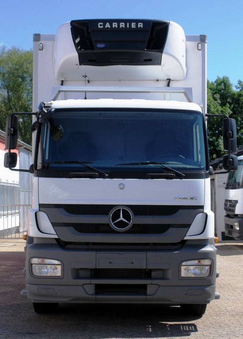 Mercedes-Benz Axor 1829 NL camion frigo 8,70m lungo 2,60m alto, Carrier Supra 950 Sponda idraulica 2000kg EURO5 