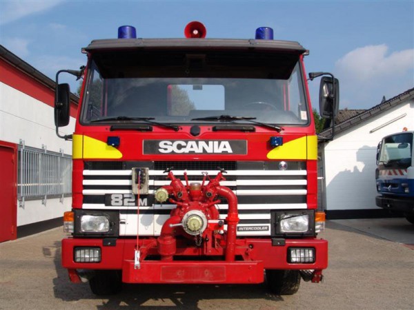  82M FEUERWEHR Tankwagen 7000L + Pumpe