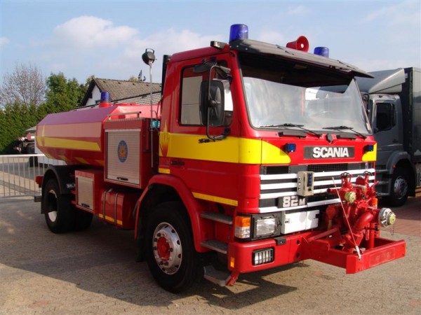  82M FEUERWEHR Tankwagen 7000L + Pumpe