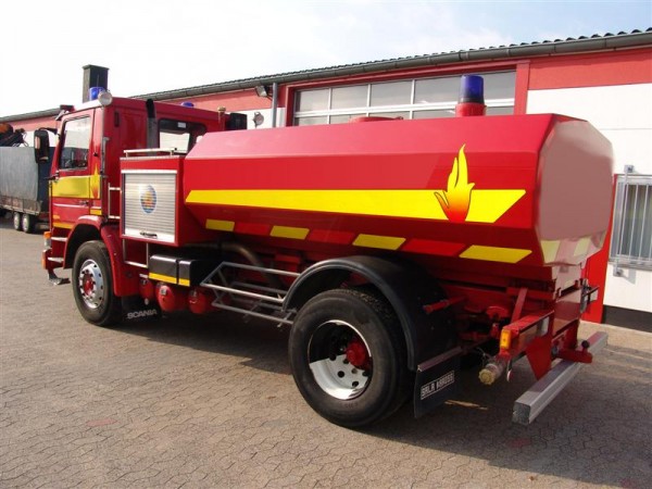  82M FEUERWEHR Tankwagen 7000L + Pumpe