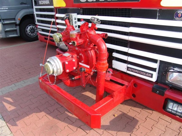  82M FEUERWEHR Tankwagen 7000L + Pumpe
