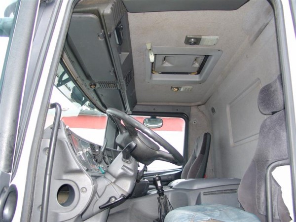  124G 400 Schweinetransporter