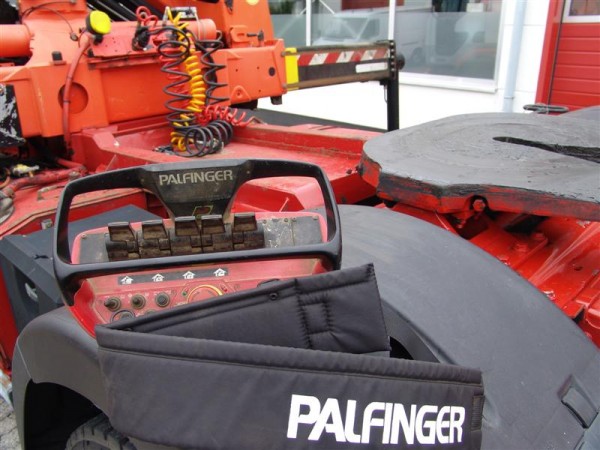 Premium 420 dci tractor unit + crane Palfinger PK 12000