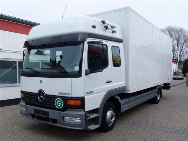 Mercedes-Benz - Atego 823 L containere, cabină de dormit, 6 locuri in cabina