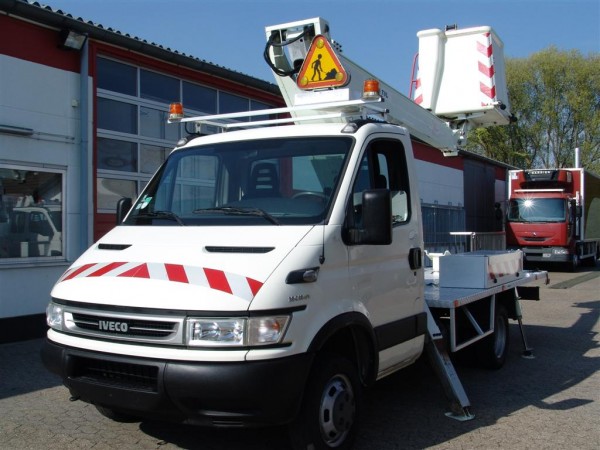 Iveco - Daily 35C12 Boom con un cesto, altezza di lavoro 13 m 4 punti stabilizzatori idraulici 