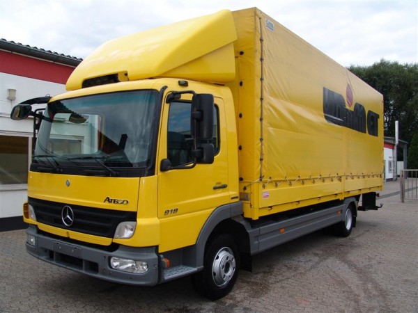 Mercedes-Benz - Atego 918 L Stake body and tarpaulin truck Liftgate Payload 3990kg