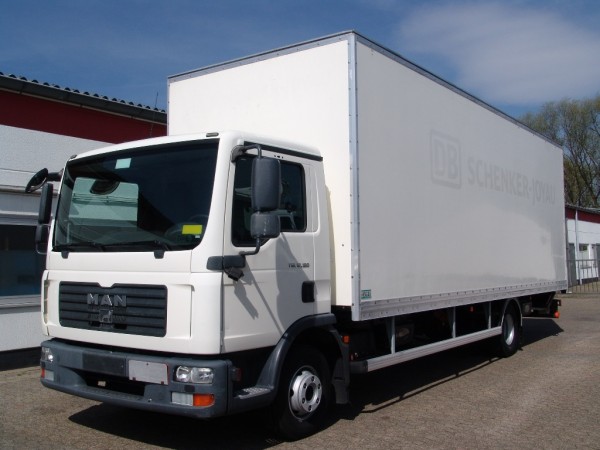 MAN - TGL 12.180 EURO 4 furgone 7,5m suspensión de aire puerta trasera