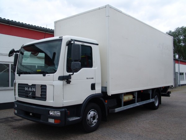 MAN - TGL 12.180 EURO 4 furgon hasznos teher 5850kg csomagtérfedél