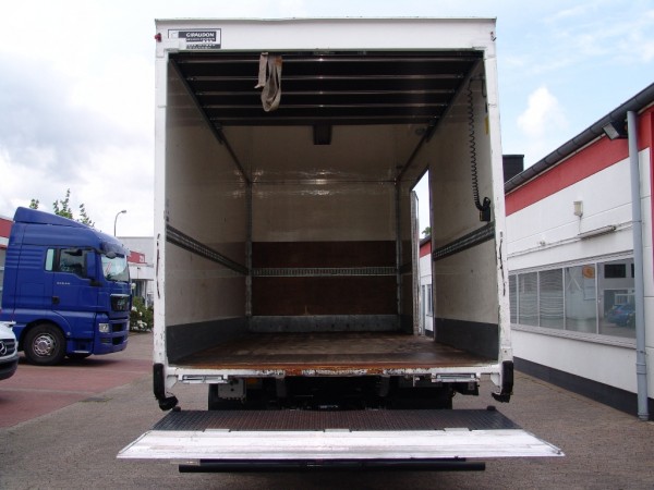 MAN TGL 12.180 EURO 4 kutija koristan teret 5850kg vrata prtljažnika