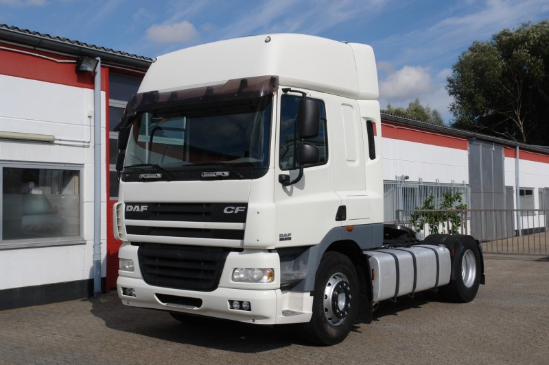 DAF CF 85.410 SpaceCab airco automatic gearbox 2 beds big tank new TÜV!