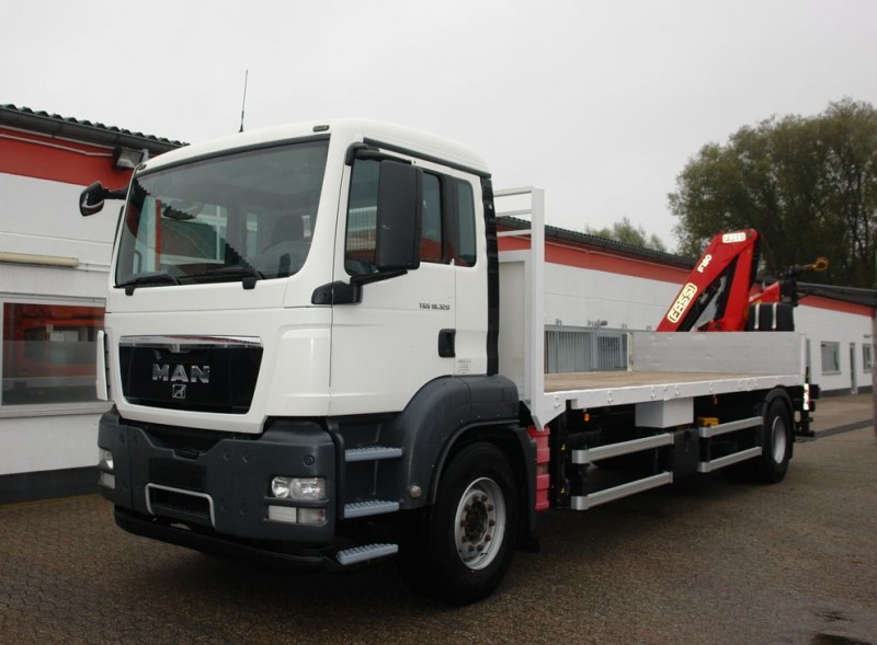 MAN - TGS 18.320 kamion s ravnom platformom Kran Fassi F150A.22 Klima uređaj