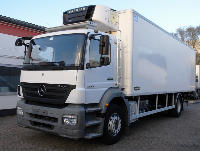 Mercedes-Benz - Axor 1829L camion frigo, Carrier Supra 850, cambio manuale Sponda idraulica 2000kg