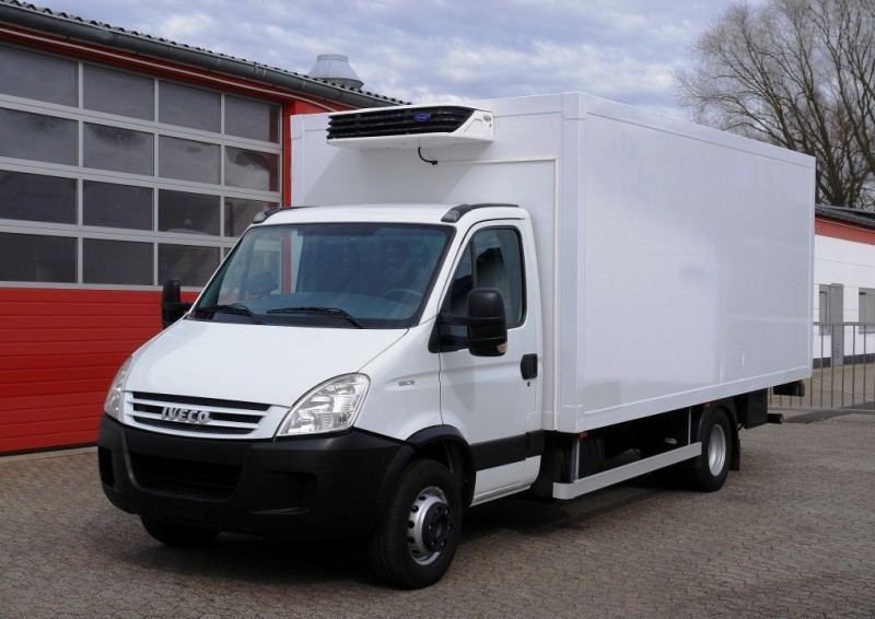 Iveco - Daily 65C15 furgoneta frigorifica, 2 zonas de temperatura, Trampilla elevadora, suspensión de aire