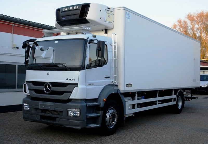 Mercedes-Benz - Axor 1829 NL samochód ciężarowy chłodnia 8,70m Carrier Supra 950 Winda załadowcza EURO5 