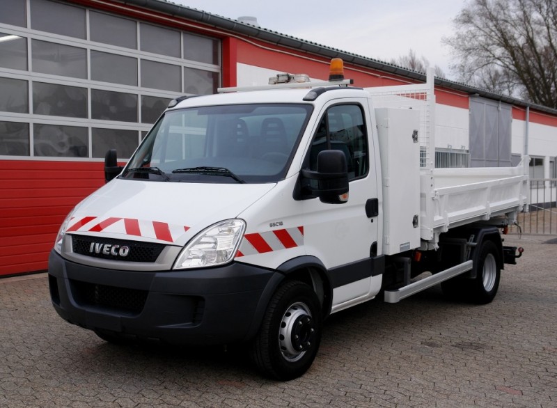 Iveco - Daily 65C18 camión volquete, Tridireccional Caja de herramientas Barra de remolque aire acondicionado