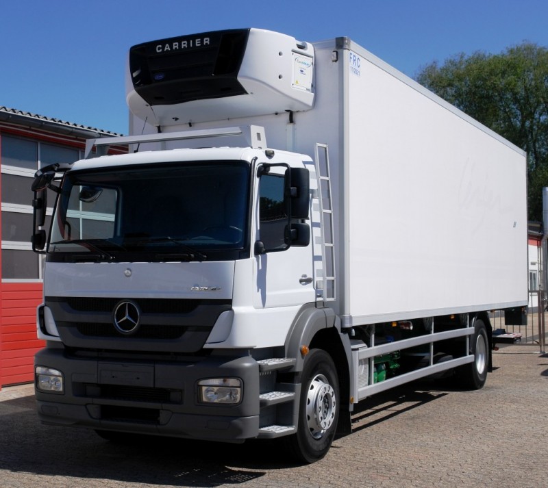 Mercedes-Benz - Axor 1829 NL camion frigo 8,70m lungo 2,60m alto, Carrier Supra 950 Sponda idraulica 2000kg EURO5 