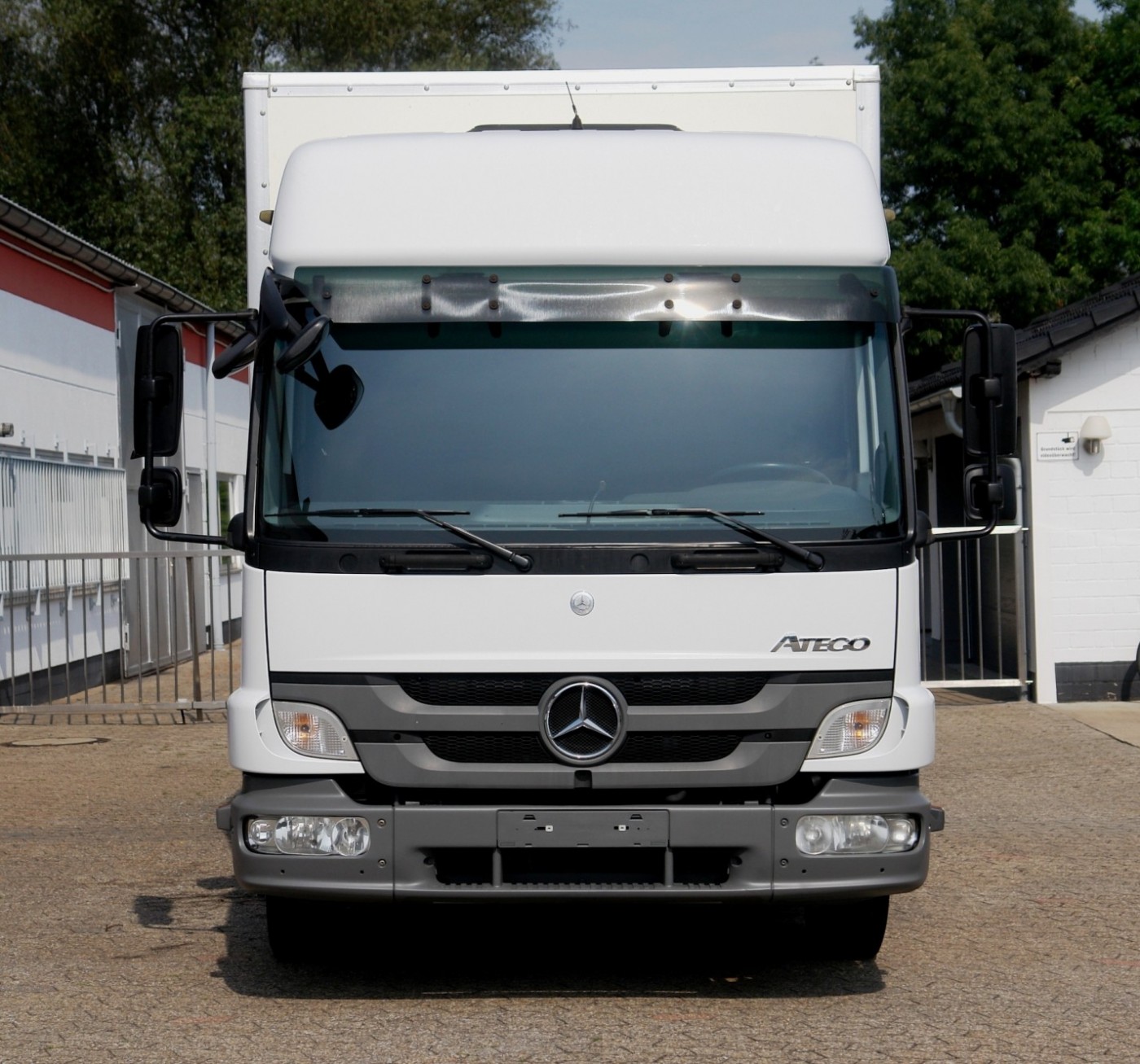 Mercedes-BenzAtego 818 RL closed box 620m long cabin airco manual gearbox  air suspension liftgate 1500kg EURO5 TV new
