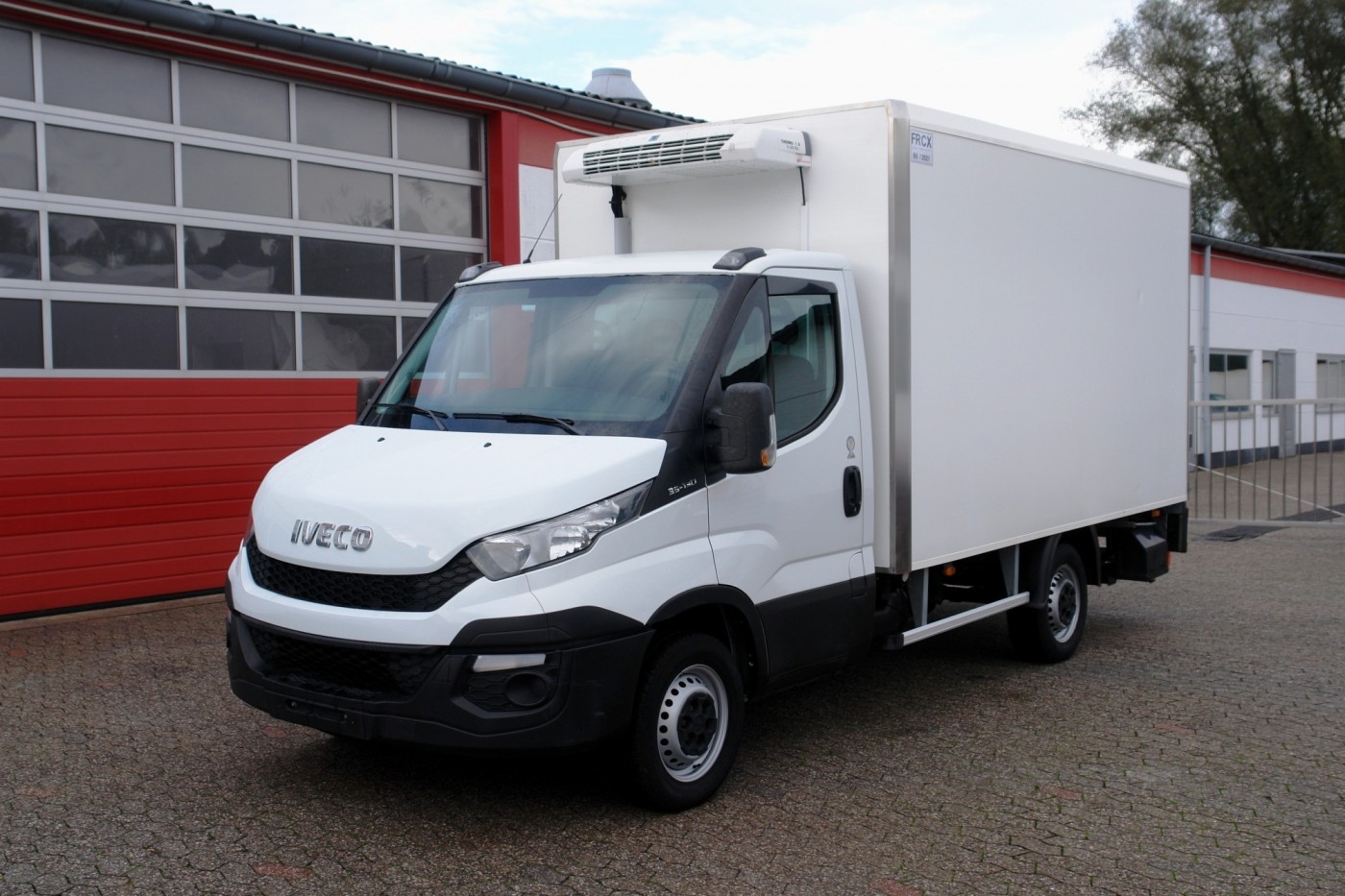 Iveco - Daily 35S13 hűtős furgon 3,65m Thermoking V300MAX Emelőhátfala EURO5