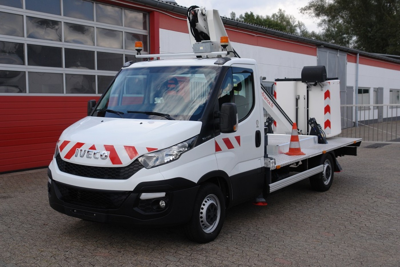 Iveco - Daily 35S13 arial working lift LT130TB 13m 2 person basket 200kg 108h working hours airco EURO5 TÃœV / UVV.