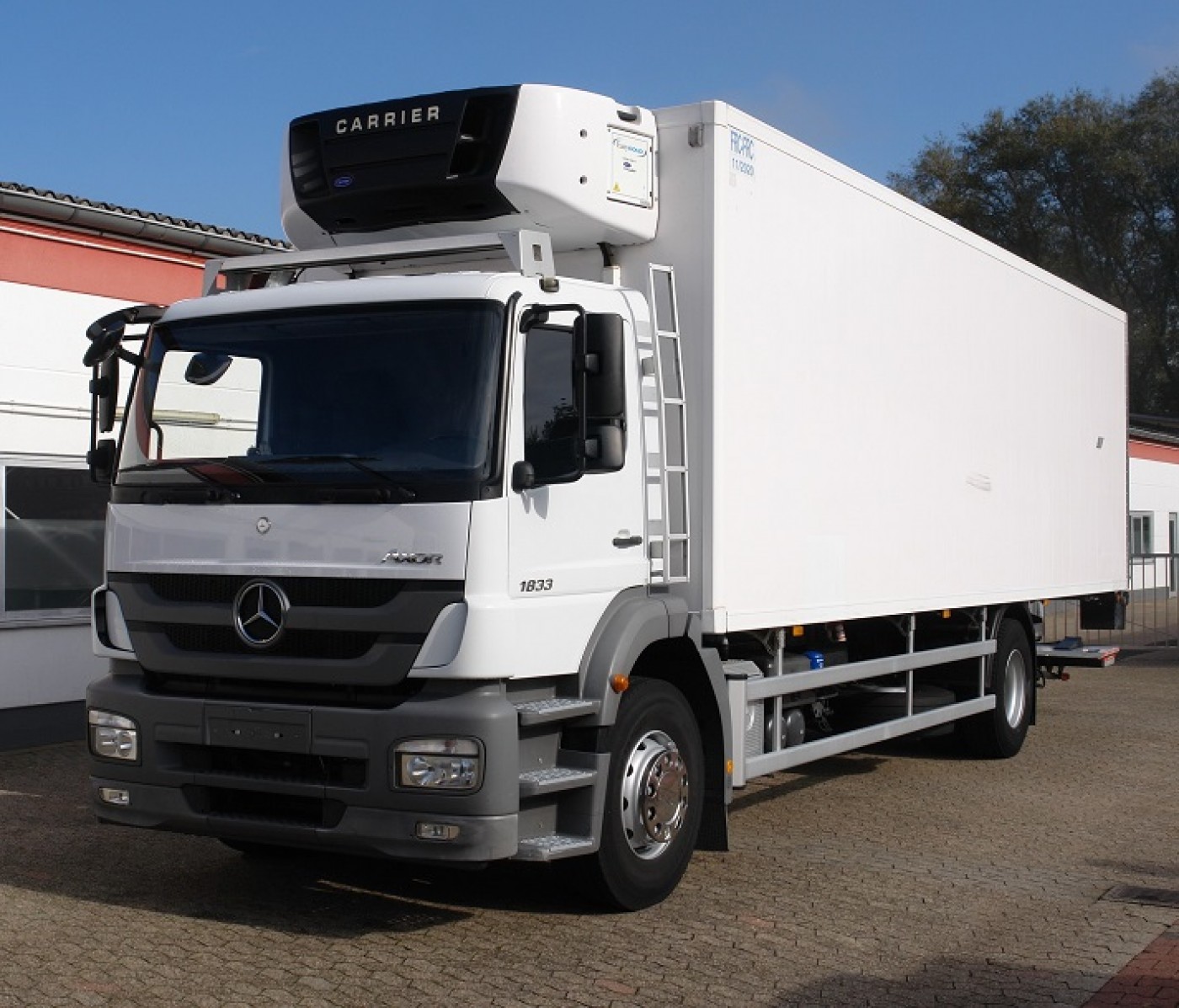 Mercedes-Benz - Axor 1833 freezer Carrier Supra 950 multiple temperatures Tail lift Air conditioning EURO5