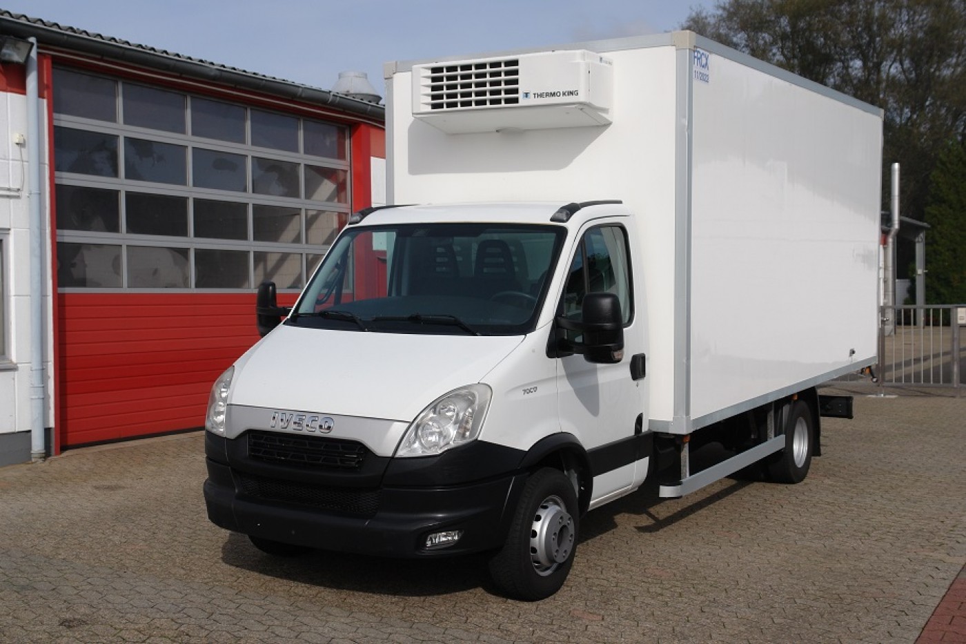 Iveco Daily 70C17 Freezer case Meat hook Thermo King V-500MAX + 22 ° C -32 ° C with Vehicle maintenance log, new Technical control ! FRC 11/2022!