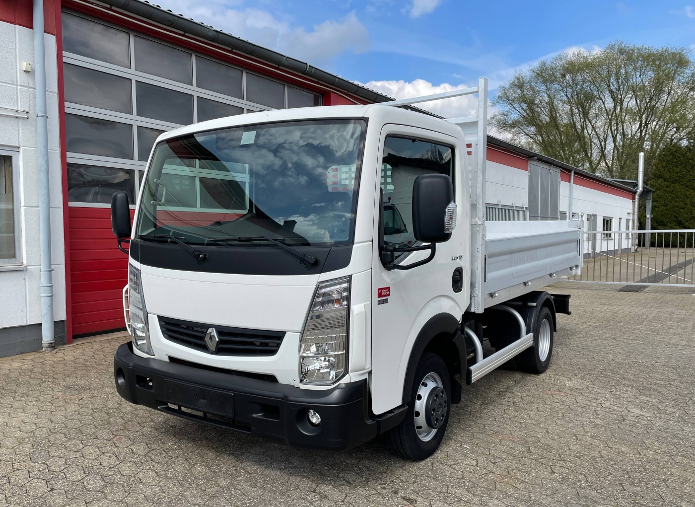 Renault -  Maxity 140 DXI tipper 3 seats payload 1400 kg! 