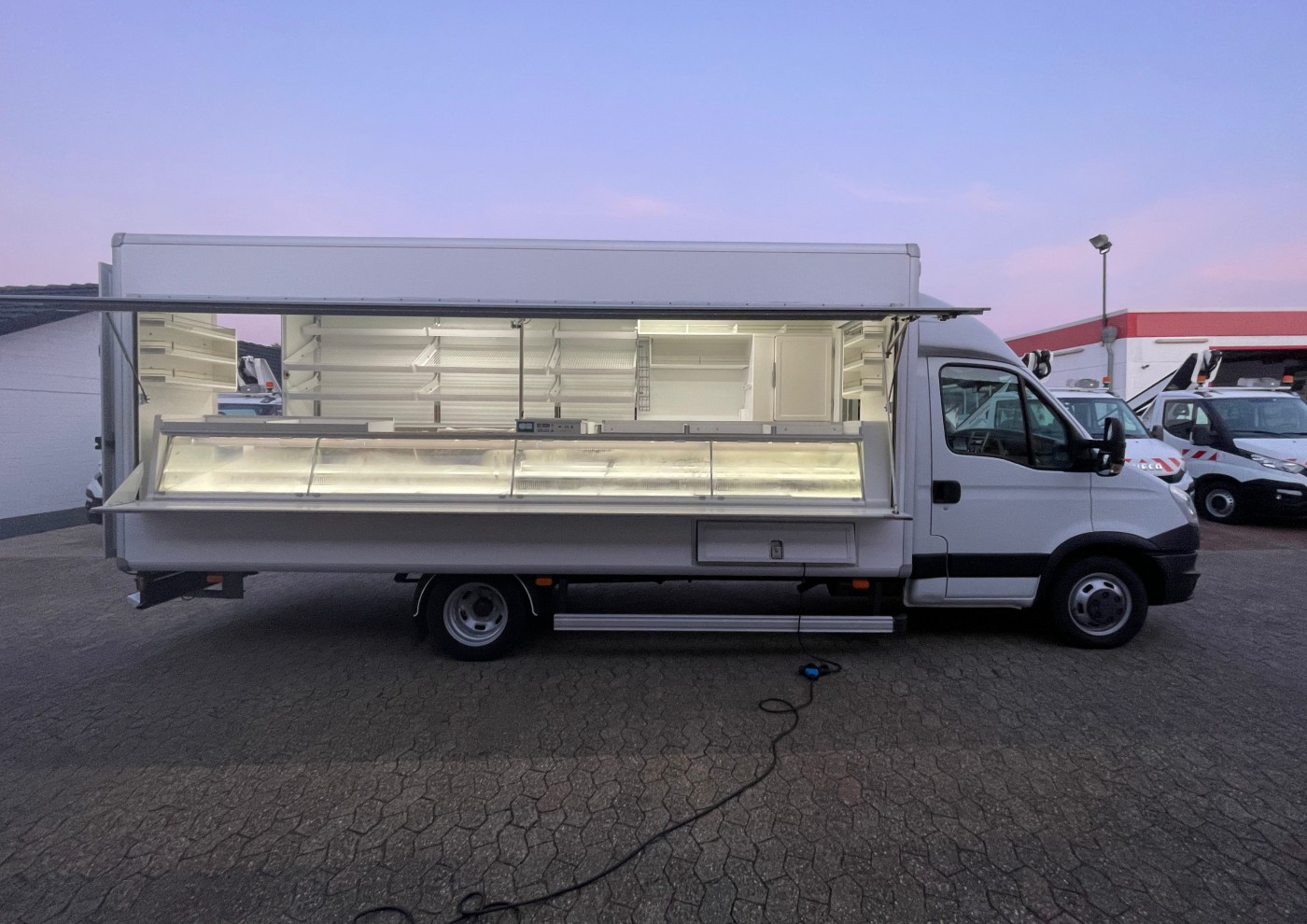Iveco Verkaufswagen  Kühlthekenfahrzeug 5 Meter Kühltheke EURO 5 TÜV neu! 