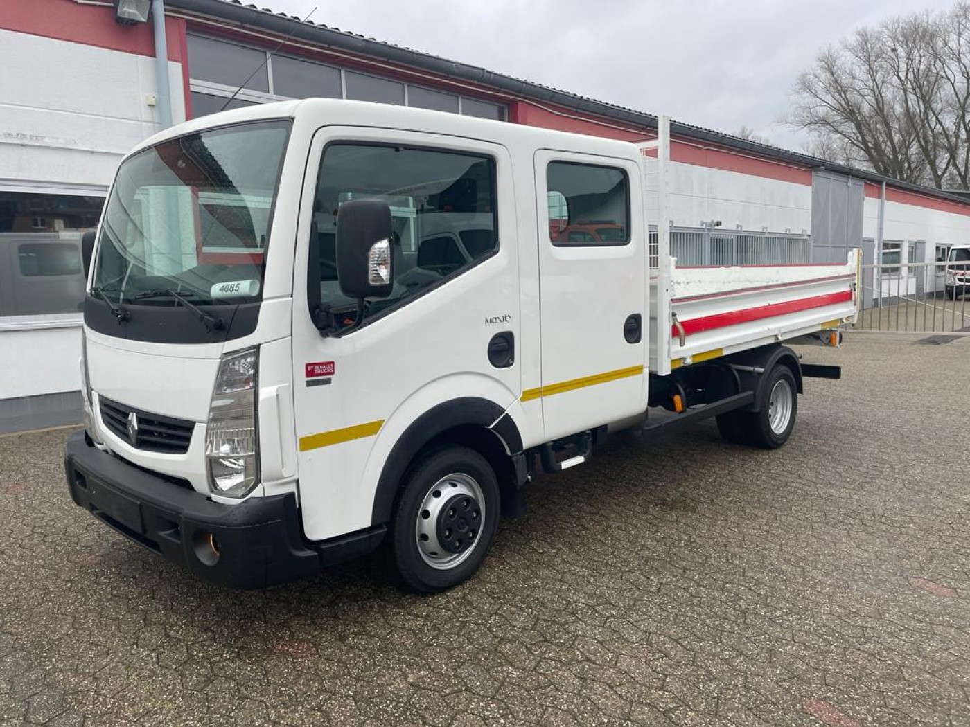 Renault - Maxity tipper double cab 1100 kg Payload!