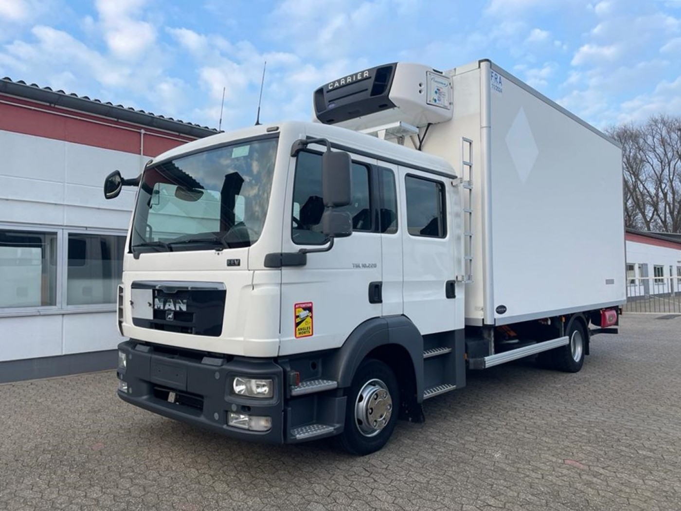  - TGL 10.220 Cabină dublă Camion frigider Vehicul de mutare Vehicul de transport de artă
