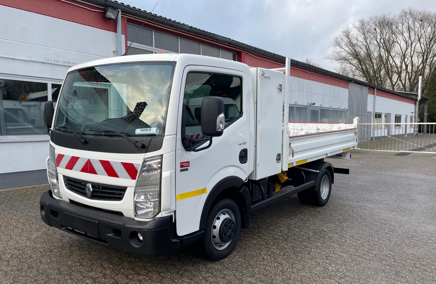  - Maxity 140 DXI tipper 3 seats 1125 kg payload!
