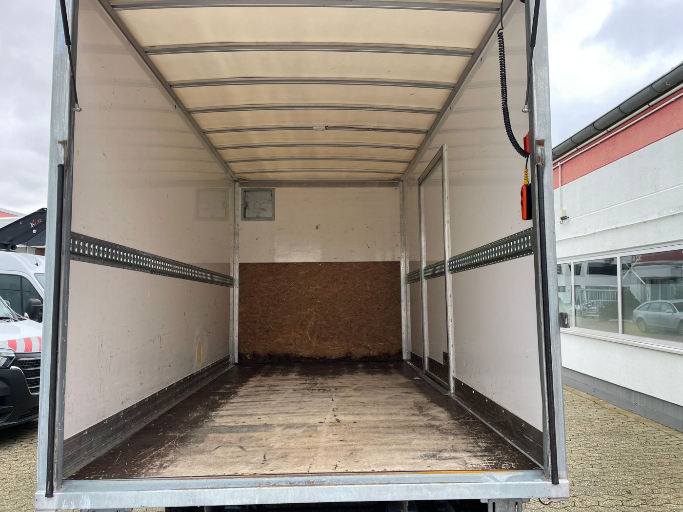 Iveco Daily 35C15 грузовик фургон Закрытый кузов Гидроборт Dhollandia