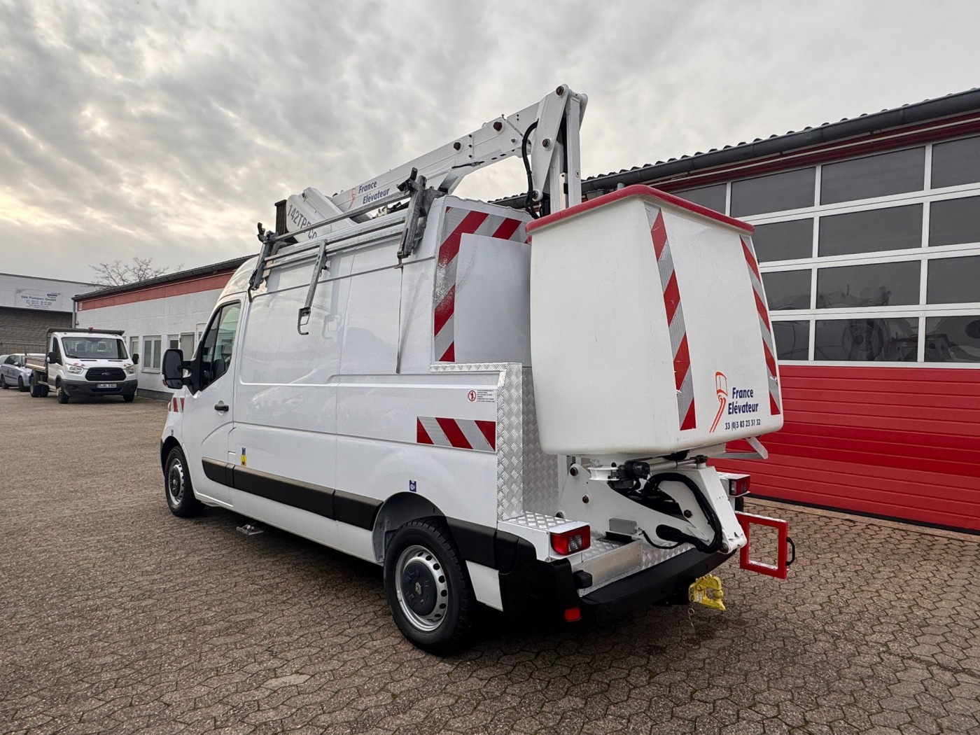 Renault autocarrata France Elevateur 142 TPFcc EURO 6Y