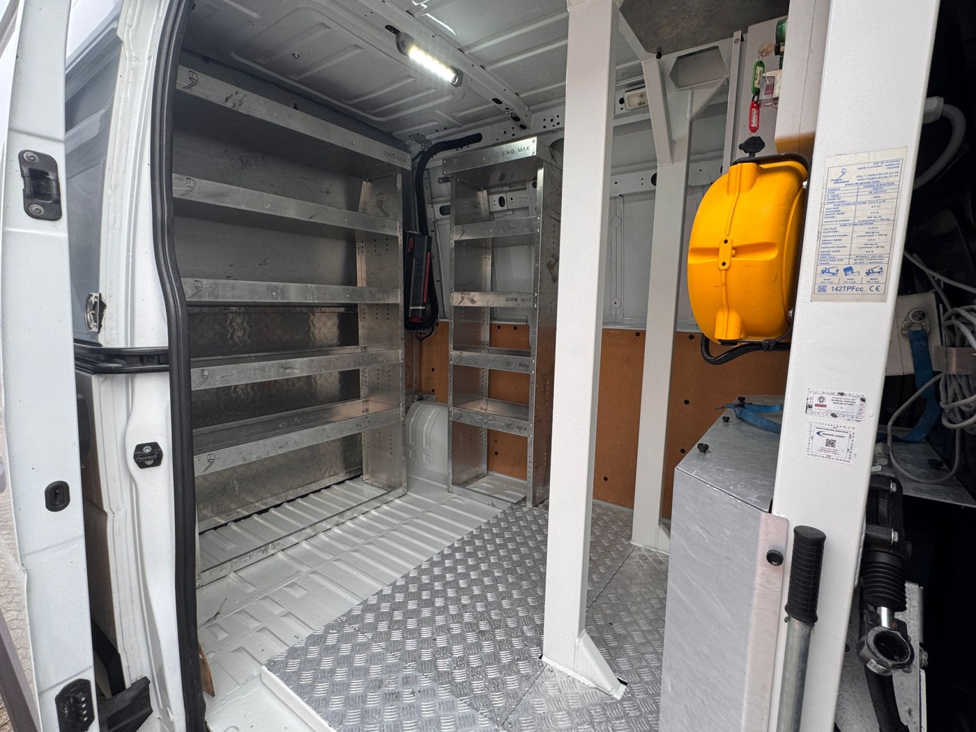 Renault autocarrata France Elevateur 142 TPFcc EURO 6Y