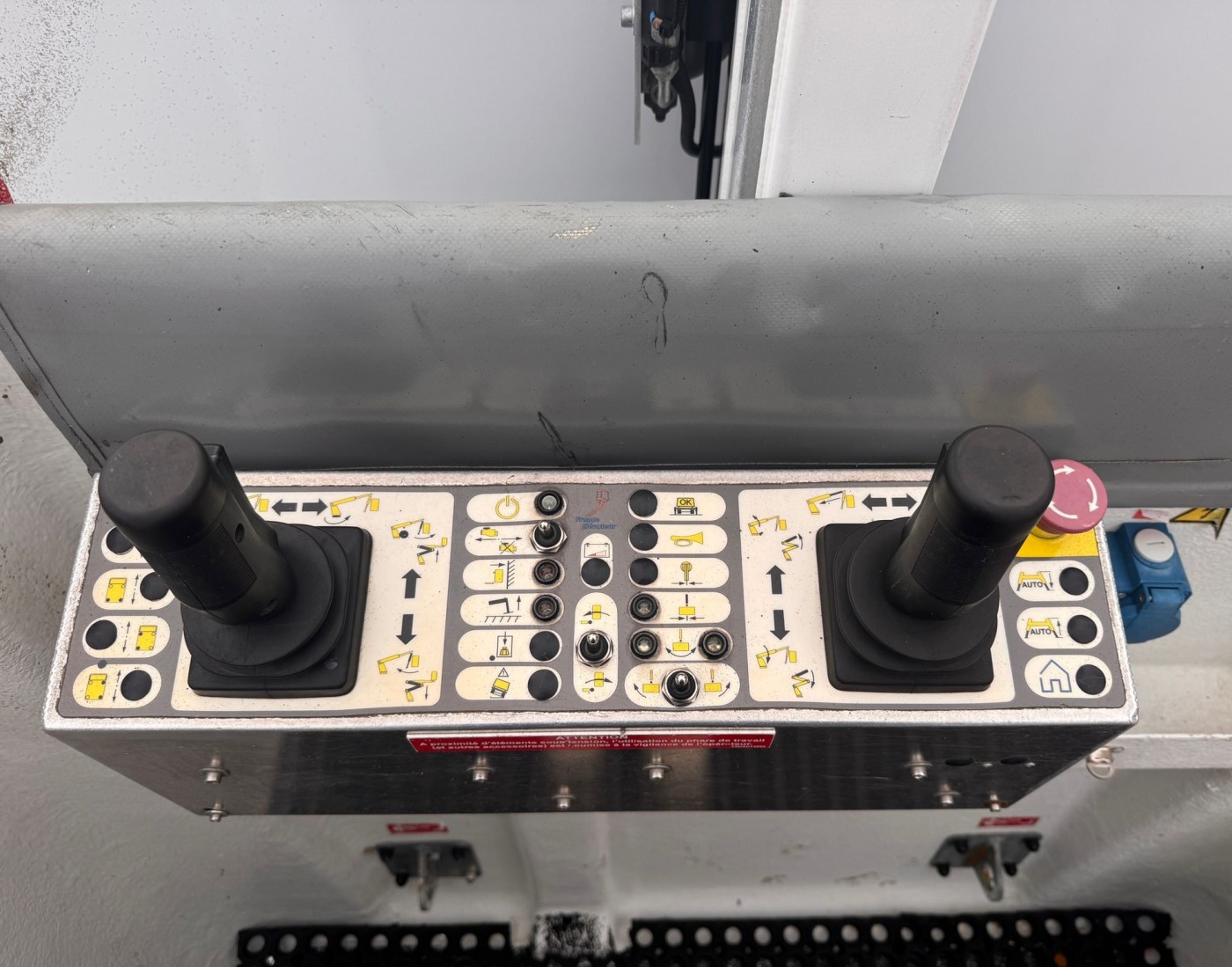 Renault autocarrata France Elevateur 142 TPFcc EURO 6Y