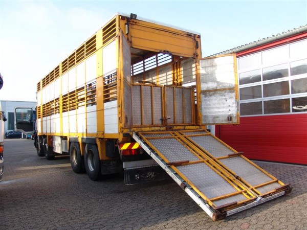  124G 400 Schweinetransporter