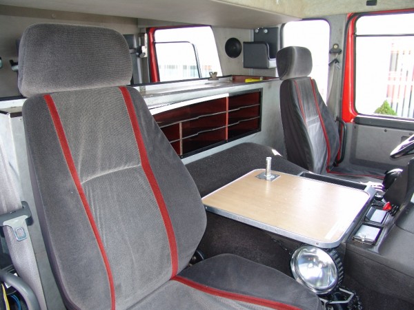 Volvo FL10 4x4 Wóz Strażacki Podwójna kabina Pompa i Zbiornik 2500l wyciągarka montowana na dźwig