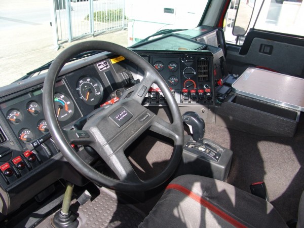 Volvo FL10 4x4 Wóz Strażacki Podwójna kabina Pompa i Zbiornik 2500l wyciągarka montowana na dźwig