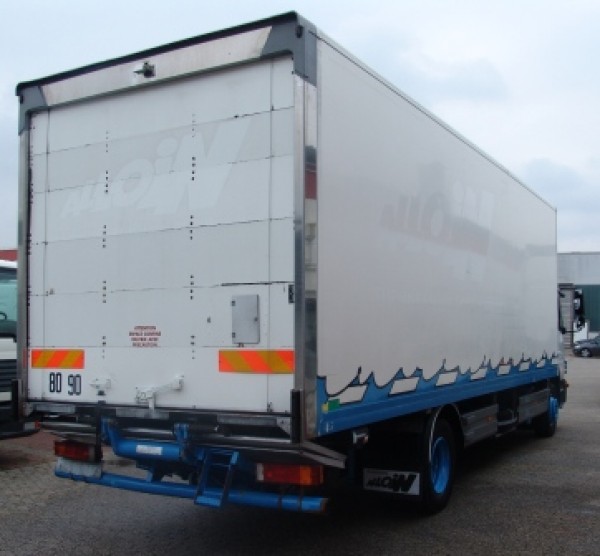 Mercedes-Benz Atego 1218 fourgon 7,60m hayon suspensions air