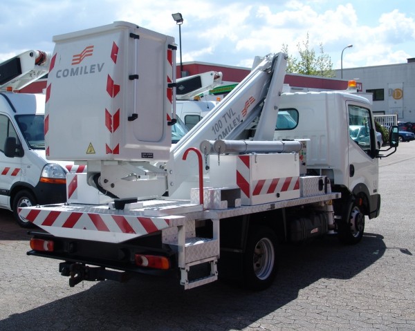 Nissan Cabstar working lift Comilev 10m airco trailer coupling! Just 274h working hours!