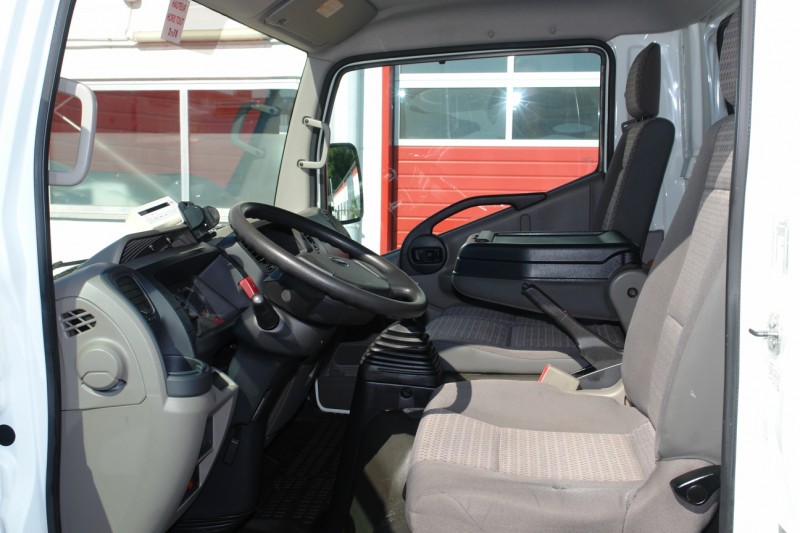 Nissan Cabstar 35.11 vehículo plataforma 100TVL 10m Horas 510 Aire acondicionado