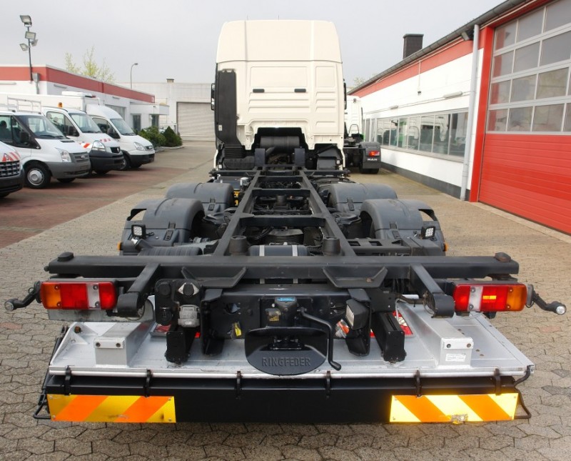 MAN TGX 26.360 6x2 XXL Ciężarówka podwozie BDF Xenon Klimatyzacja postojowa Winda załadowcza EURO5